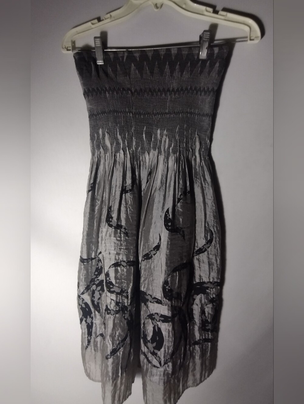 Lapis Women's OS Gray Smocked Waist Midi Skirt with Black Print